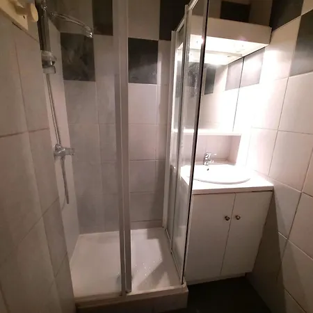 4 Pers Avec Balcon, Skis Aux Pieds, Les Menuires - Fr-1-452-31 *